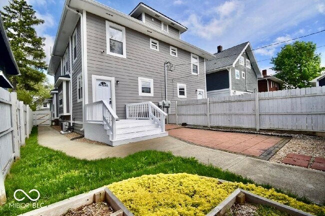 Building Photo - 3256 Ruckle St