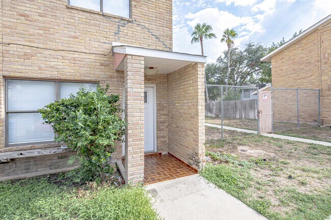 Building Photo - 1001 Castle Heights Dr