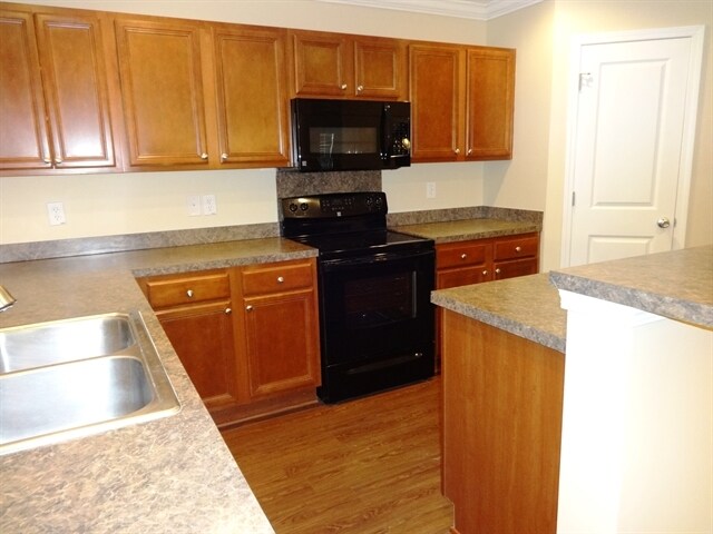 Building Photo - 604 Grassy Hill Road