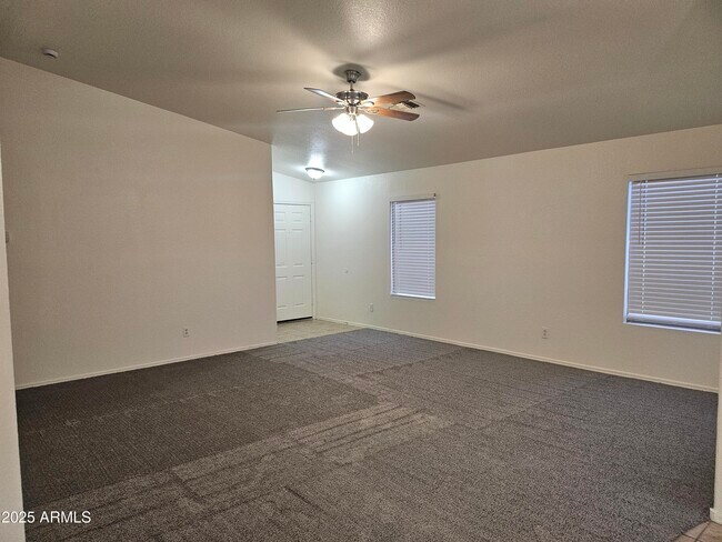 Building Photo - 825 E Lamonte St