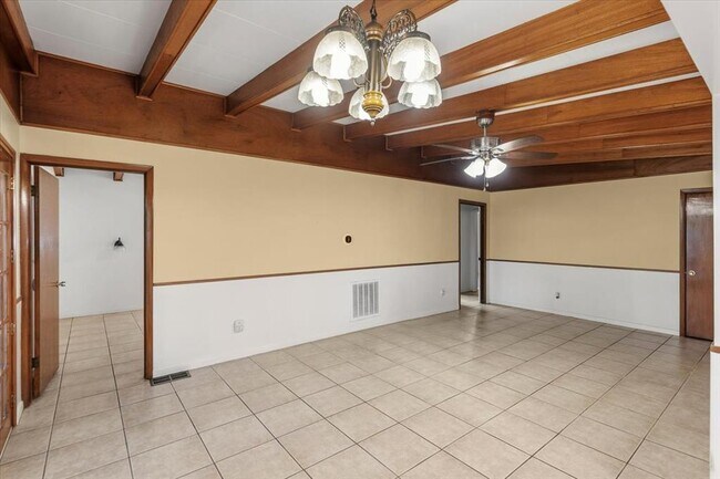 Building Photo - 3210 Bruce Dr