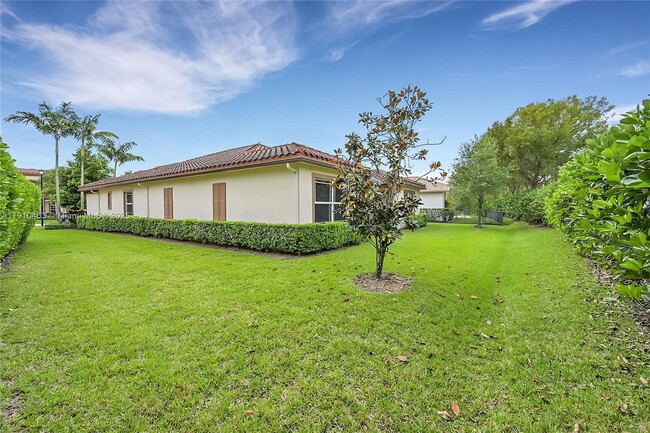 Building Photo - 9051 Edgewater Bend