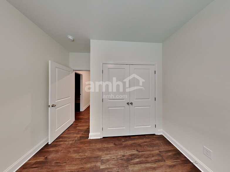 Building Photo - 231 Pecan Dr