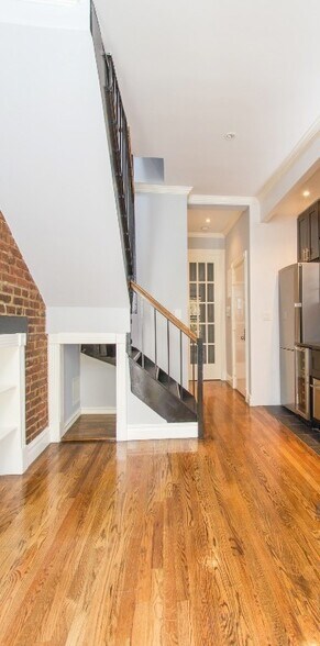 Building Photo - 221 Mott St