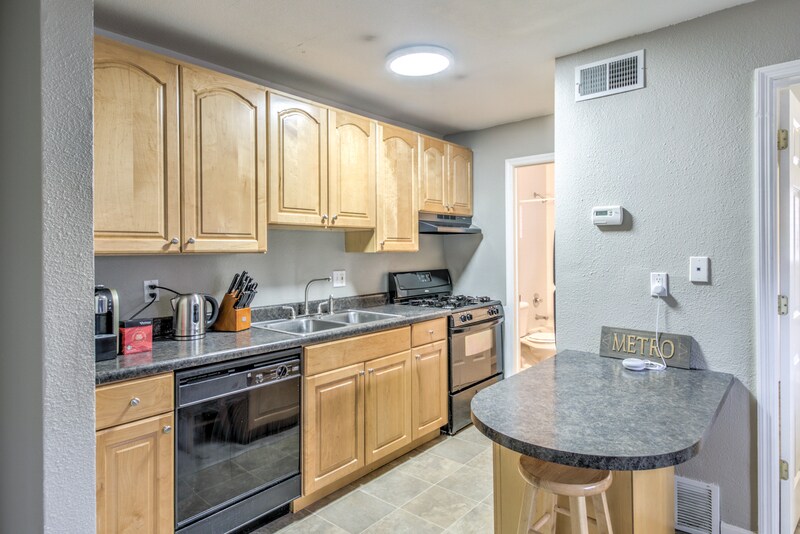 Building Photo - 3844 Park Ave