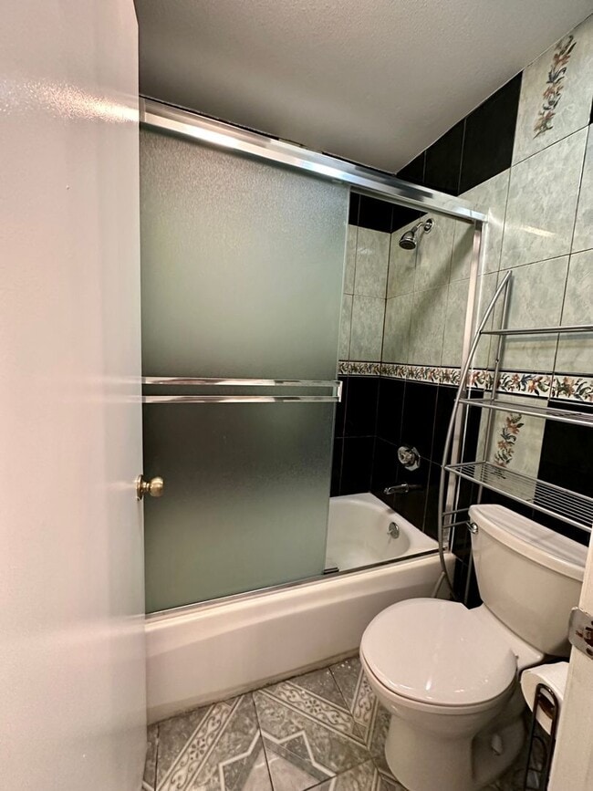 Building Photo - Spacious 2 Bed 2 Bathroom $2500!