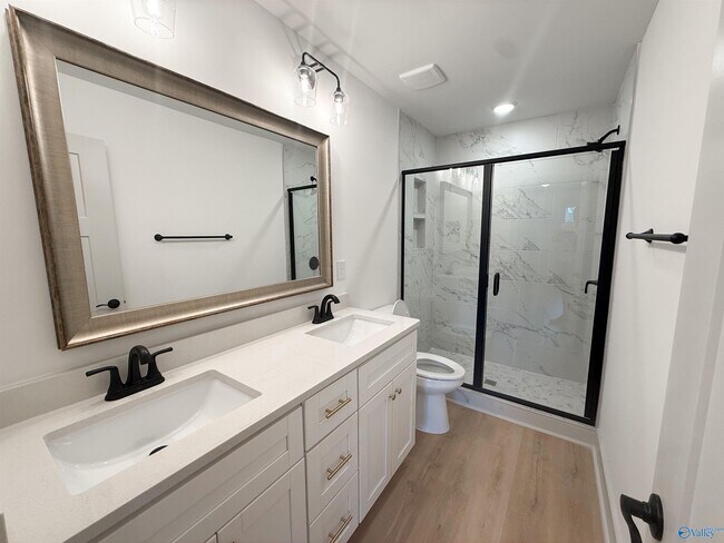 Building Photo - 18 Whispering Oak Dr SW