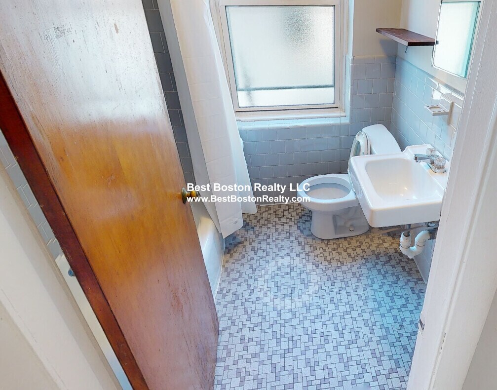 Building Photo - 5 Elmer St