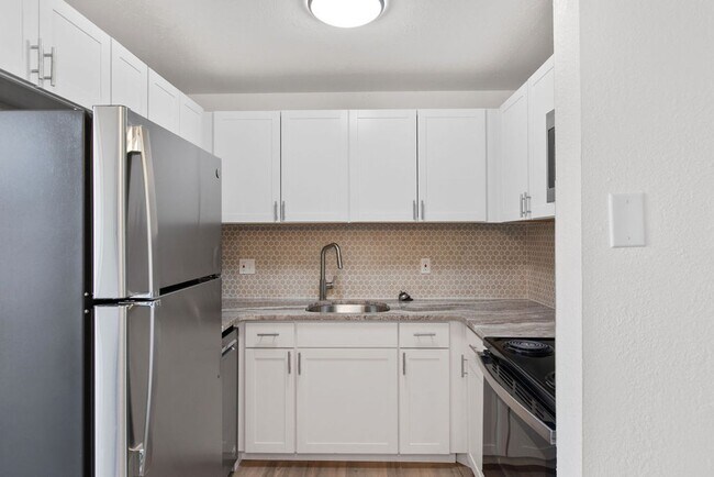 Building Photo - Students Welcome! Updated 2 Bedroom 1 Bath near Foothills Mall