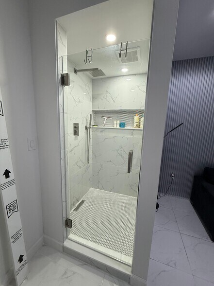 SHOWER - 10775 NW 81st Ln