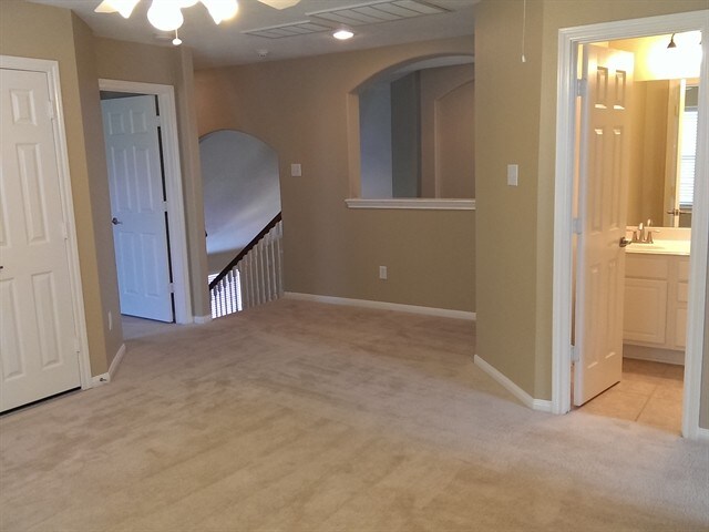 Building Photo - 25118 Auburn Terrace Dr