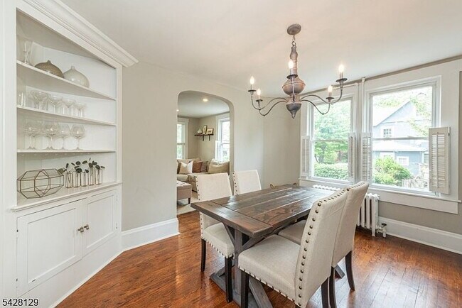 Building Photo - Single Family Home For Rent