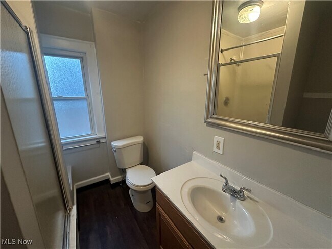 Building Photo - 523 Gage St