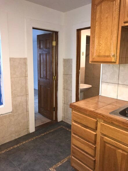 Building Photo - 2007 Broadway St