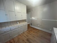 Building Photo - 1066 Bay St
