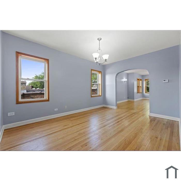Building Photo - 5639 N Artesian Ave