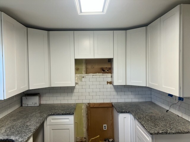 Kitchen 12X9' New Cabinets/Flr - 1511 Spring Ave