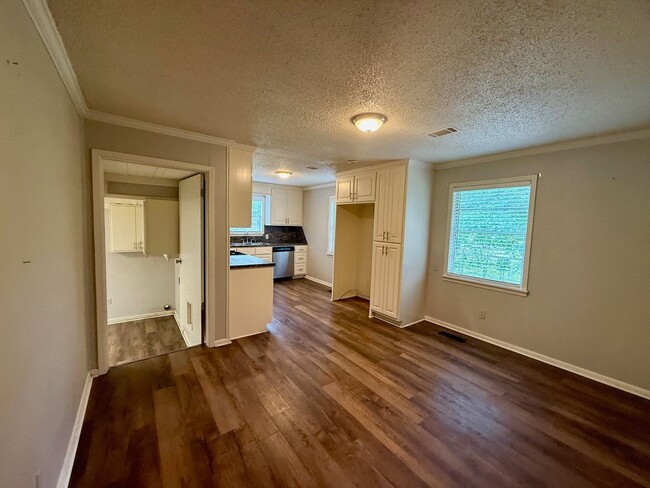 Building Photo - 5105 Lewis Ln