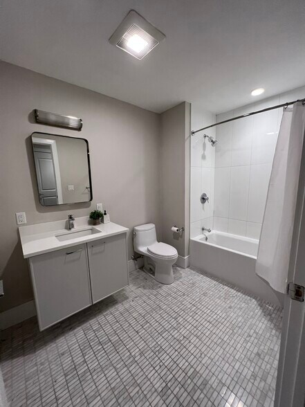 Building Photo - 214 Market St