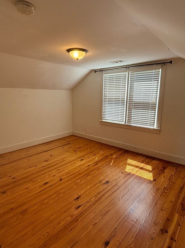 Building Photo - LEASING SPECIAL Cozy East Nashville 3 Bedr...