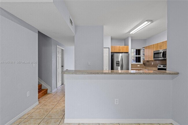 Building Photo - 865 SW 6th Ct