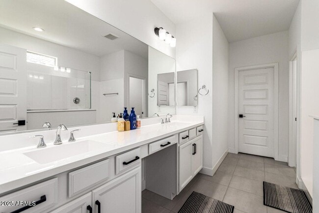 Building Photo - 8773 W Medlock Dr