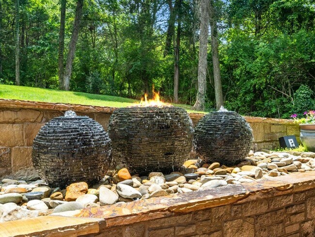 Building Photo - 3807 Harding Pl