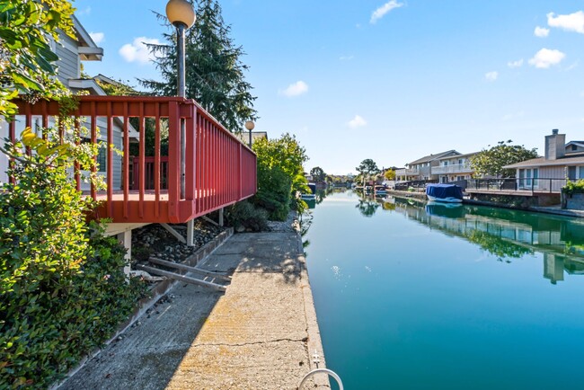 Building Photo - Serene Waterfront Home in Foster City