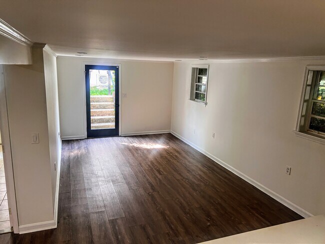 Building Photo - 5602 Hawthorne St