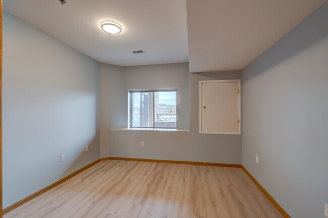 Building Photo - 301 Harbour Town Dr