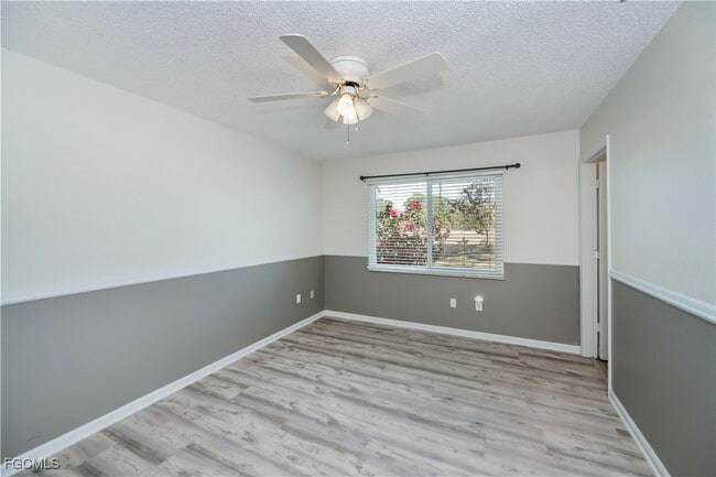 Building Photo - 4001 E Sunflower Cir