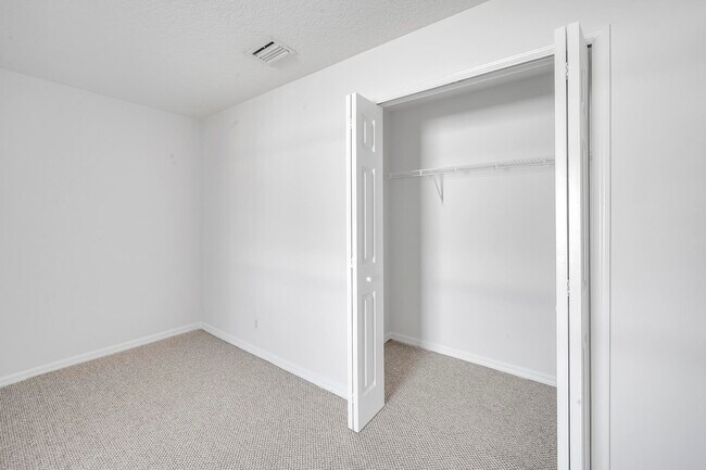 Building Photo - 446 SW S Quick Cir