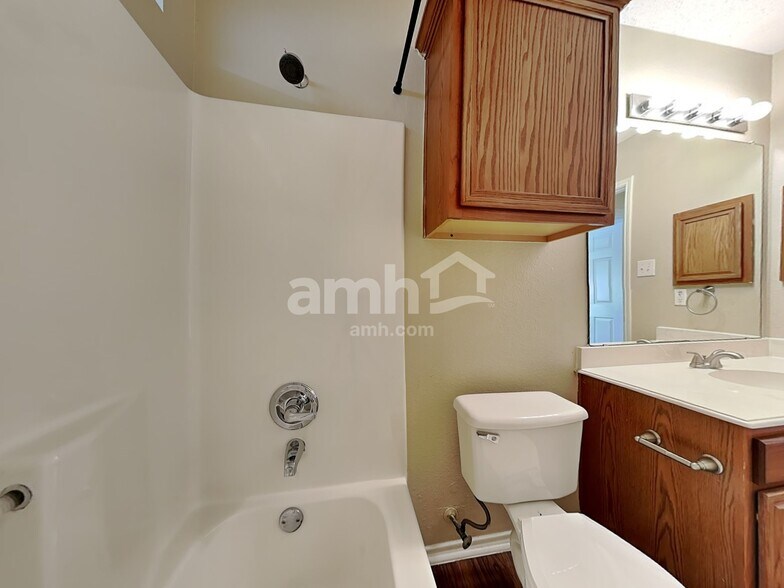 Building Photo - 733 Grandview Ave