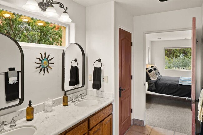 Building Photo - 123 Devils Kitchen Dr