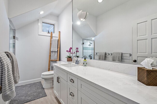 Building Photo - Hawaii Life Presents Modern Mokuleia Beachfront Luxury 4 bedroom 3 Bath