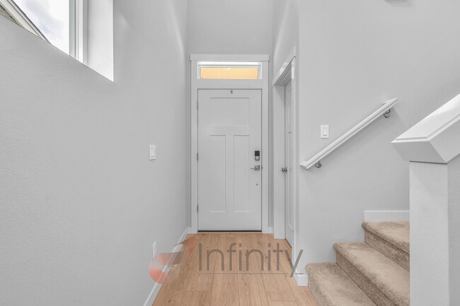 Building Photo - 8943 SW Vermillion Dr