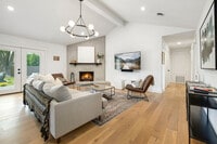 Building Photo - 1806 SW D St