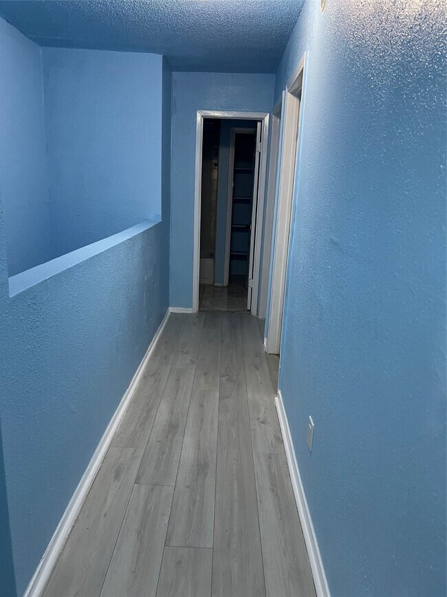 Building Photo - 8405 Wilcrest Dr