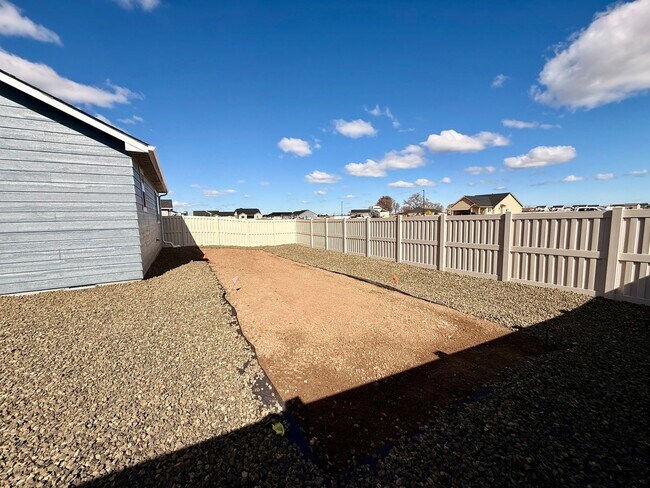 Building Photo - Brand New Home