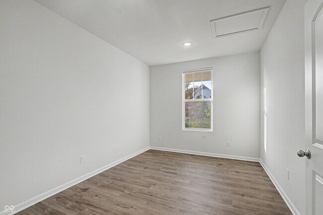 Building Photo - 5465 Dunhaven Rd