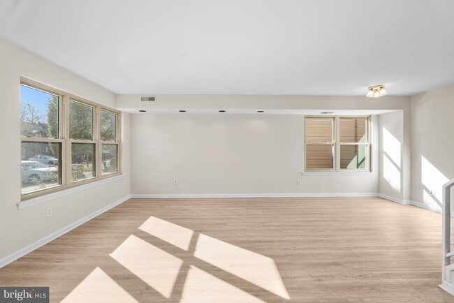 Building Photo - 3964 Bainbridge Ct