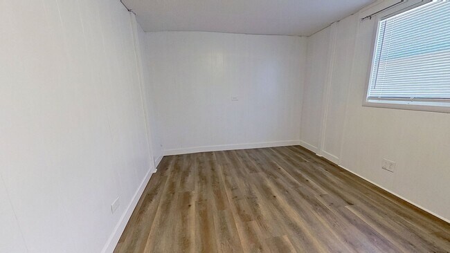 Building Photo - 450 Ridge Rd