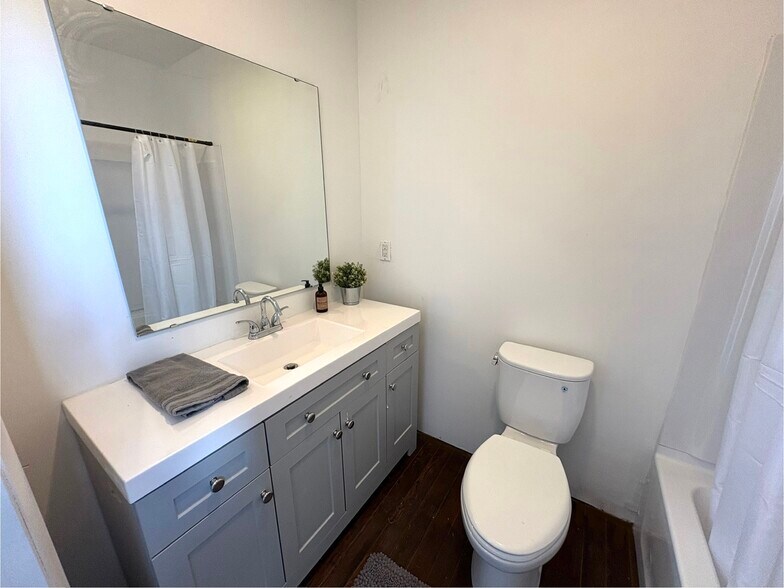 Bathroom - 1641 E Michigan St