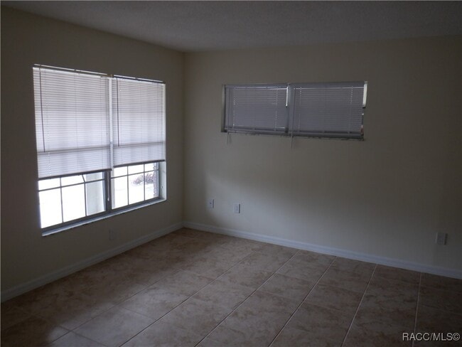 Building Photo - 923 E Turner Camp Rd