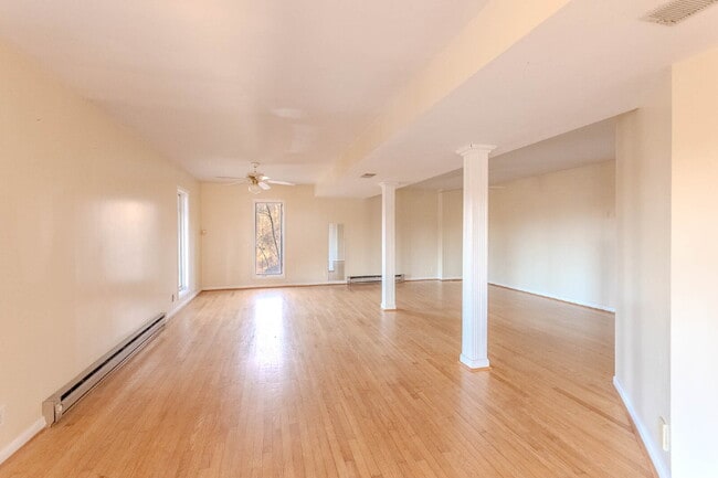 Building Photo - River View, Very Private Home!