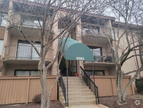 Building Photo - Charming 1 BR/1 BA Condo in Greenbelt!