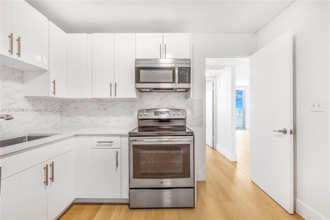 Building Photo - 5555 Collins Ave