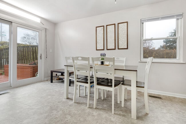 Building Photo - 818 Dunbar Ct