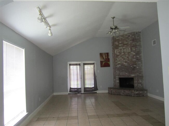 Building Photo - 11731 Lamprey St