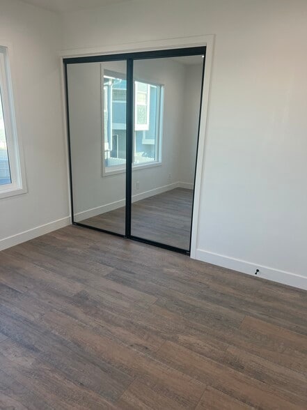 Building Photo - 1605-1/2 Blossom Lane